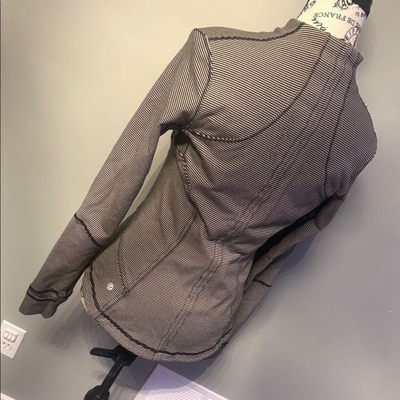 Lululemon Forme Jacket *Cuffins - Picture 4 of 5